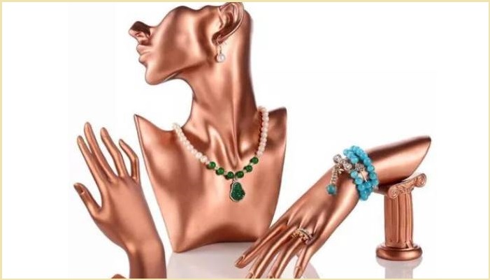نکات کلیدی در طراحی مانکن طلا با دکور گلد