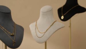 طراحی مانکن طلا سبک مینیمال