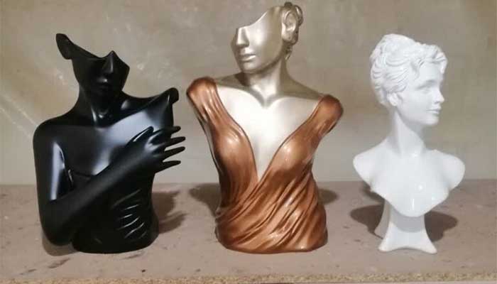 رنگ آمیزی مانکن های طلا